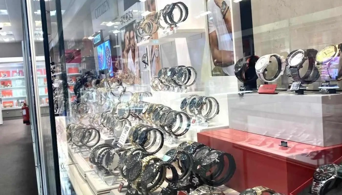 H Samuel Inside - Glasgow