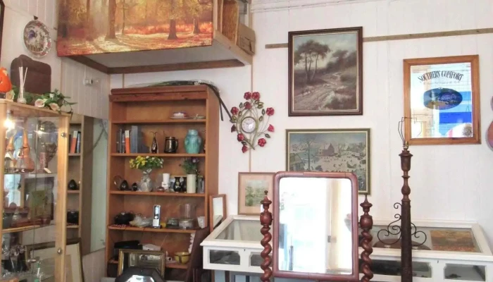 The Cabin -  Inside - Anstruther